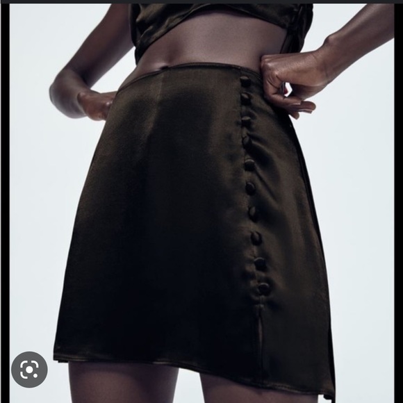🖤ZARA BNWT Mini Satin Skirt🖤 - Picture 2 of 2